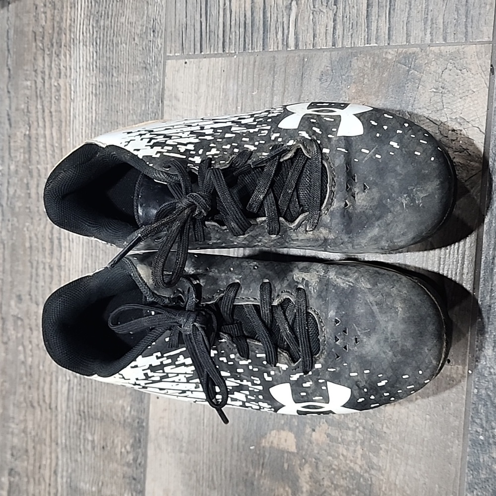 Youth Under Armour cleats